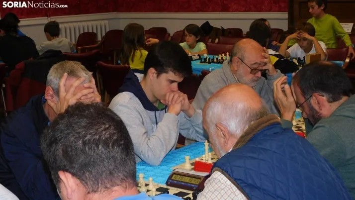 Fotos: 60 jugadores se dan cita en el torneo de ajedrez de San Saturio