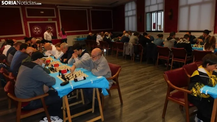 Fotos: 60 jugadores se dan cita en el torneo de ajedrez de San Saturio