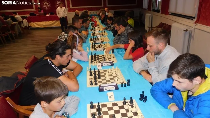 Fotos: 60 jugadores se dan cita en el torneo de ajedrez de San Saturio