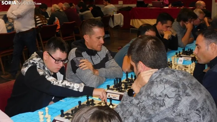 Fotos: 60 jugadores se dan cita en el torneo de ajedrez de San Saturio