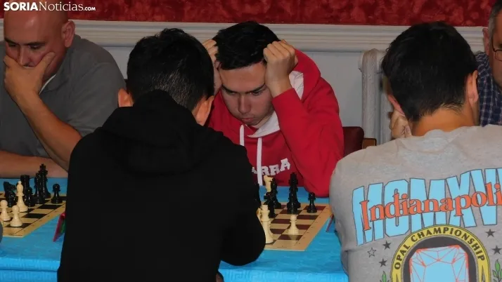 Fotos: 60 jugadores se dan cita en el torneo de ajedrez de San Saturio