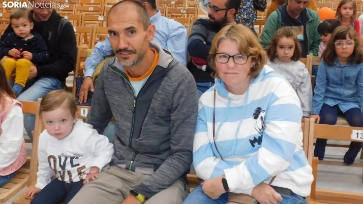 Fotos: centenares de ni&ntilde;os disfrutan en la Juventud de un espect&aacute;culo musical