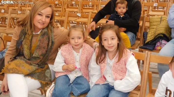 Fotos: centenares de ni&ntilde;os disfrutan en la Juventud de un espect&aacute;culo musical