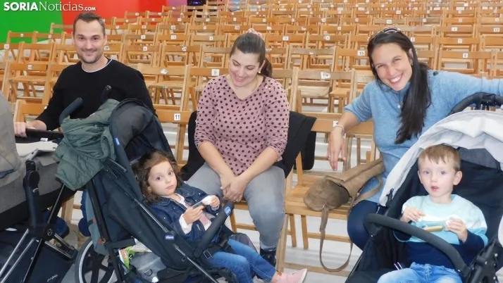 Fotos: centenares de ni&ntilde;os disfrutan en la Juventud de un espect&aacute;culo musical