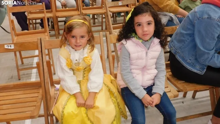 Fotos: centenares de ni&ntilde;os disfrutan en la Juventud de un espect&aacute;culo musical