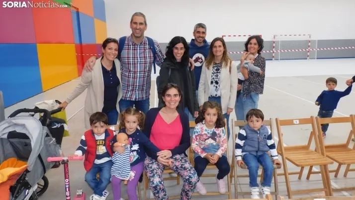 Fotos: centenares de ni&ntilde;os disfrutan en la Juventud de un espect&aacute;culo musical