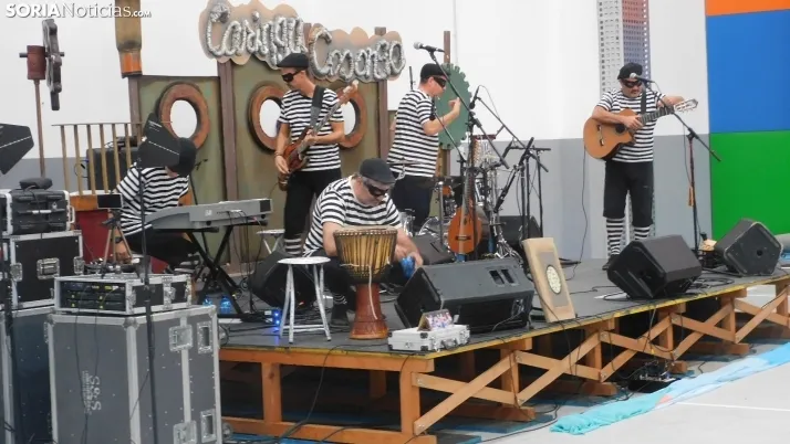 Fotos: centenares de ni&ntilde;os disfrutan en la Juventud de un espect&aacute;culo musical