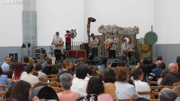 Fotos: centenares de ni&ntilde;os disfrutan en la Juventud de un espect&aacute;culo musical