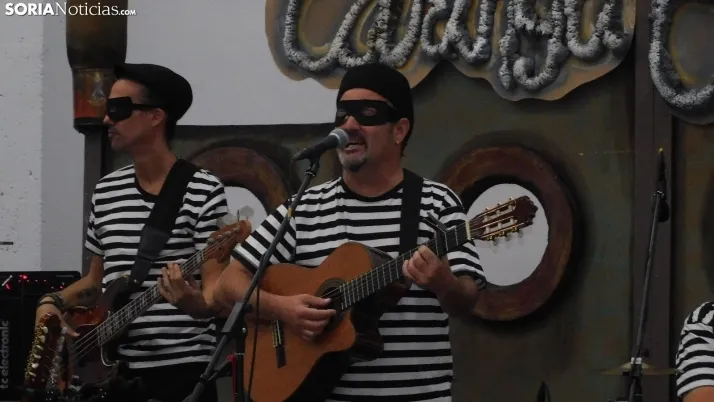Fotos: centenares de ni&ntilde;os disfrutan en la Juventud de un espect&aacute;culo musical