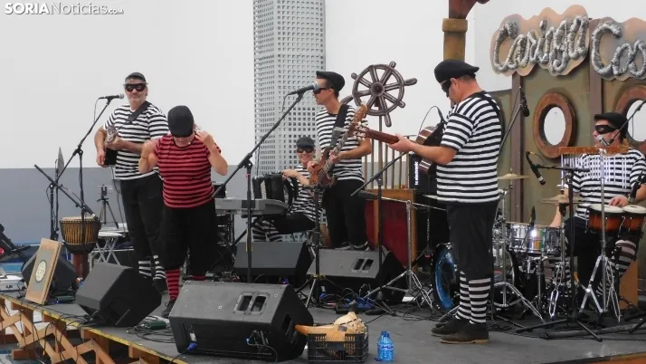 Fotos: centenares de ni&ntilde;os disfrutan en la Juventud de un espect&aacute;culo musical