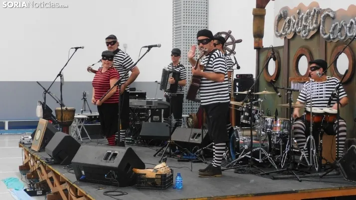 Fotos: centenares de ni&ntilde;os disfrutan en la Juventud de un espect&aacute;culo musical