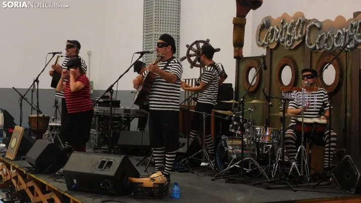 Fotos: centenares de ni&ntilde;os disfrutan en la Juventud de un espect&aacute;culo musical