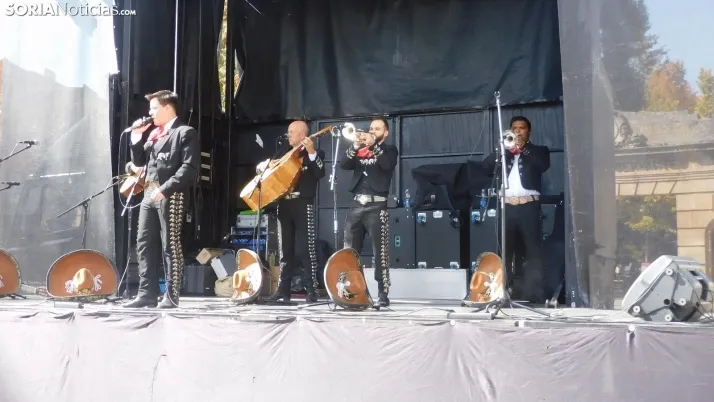 Fotos: Mariano Granados se traslada hasta M&eacute;xico con un grupo de mariachis