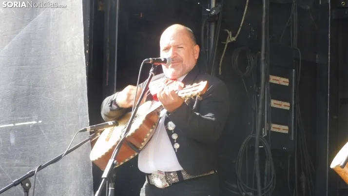 Fotos: Mariano Granados se traslada hasta M&eacute;xico con un grupo de mariachis