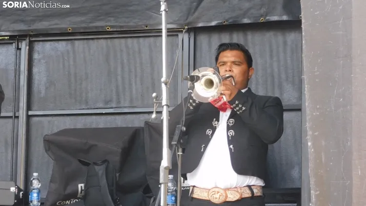 Fotos: Mariano Granados se traslada hasta M&eacute;xico con un grupo de mariachis