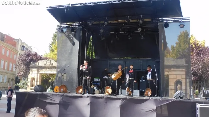 Fotos: Mariano Granados se traslada hasta M&eacute;xico con un grupo de mariachis