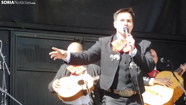Fotos: Mariano Granados se traslada hasta M&eacute;xico con un grupo de mariachis