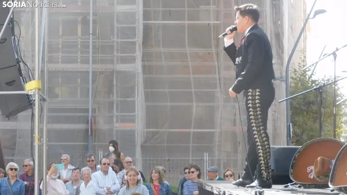 Fotos: Mariano Granados se traslada hasta M&eacute;xico con un grupo de mariachis