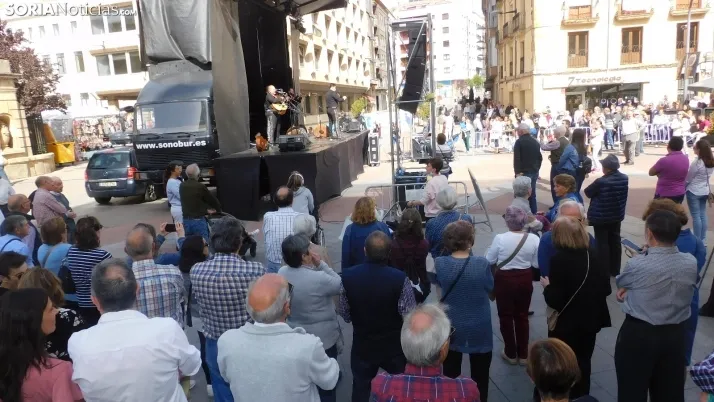 Fotos: Mariano Granados se traslada hasta M&eacute;xico con un grupo de mariachis