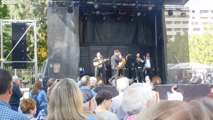 Fotos: Mariano Granados se traslada hasta M&eacute;xico con un grupo de mariachis