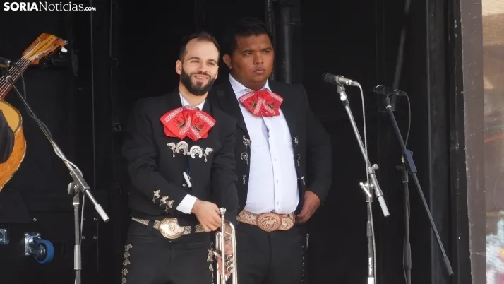 Fotos: Mariano Granados se traslada hasta M&eacute;xico con un grupo de mariachis