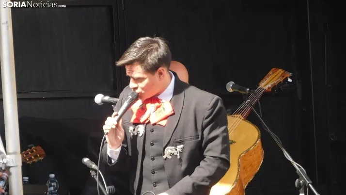 Fotos: Mariano Granados se traslada hasta M&eacute;xico con un grupo de mariachis