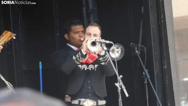 Fotos: Mariano Granados se traslada hasta M&eacute;xico con un grupo de mariachis