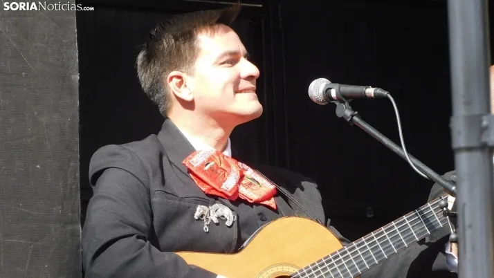 Fotos: Mariano Granados se traslada hasta M&eacute;xico con un grupo de mariachis