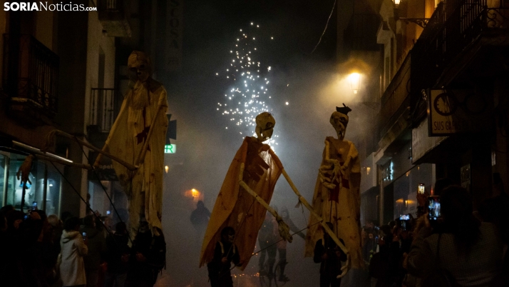 En imágenes: Espíritus y esqueletos toman las calles de la capital