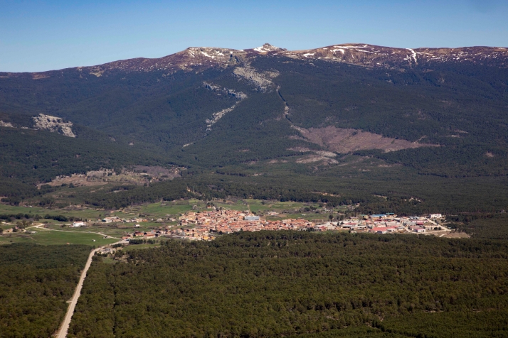 Duruelo saca a subasta su Círculo Recreativo Picos de Urbión  