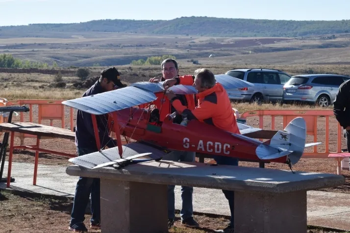Fotos: los mejores aeromodelistas nacionales se dan cita en el cielo de Velilla de la Sierra