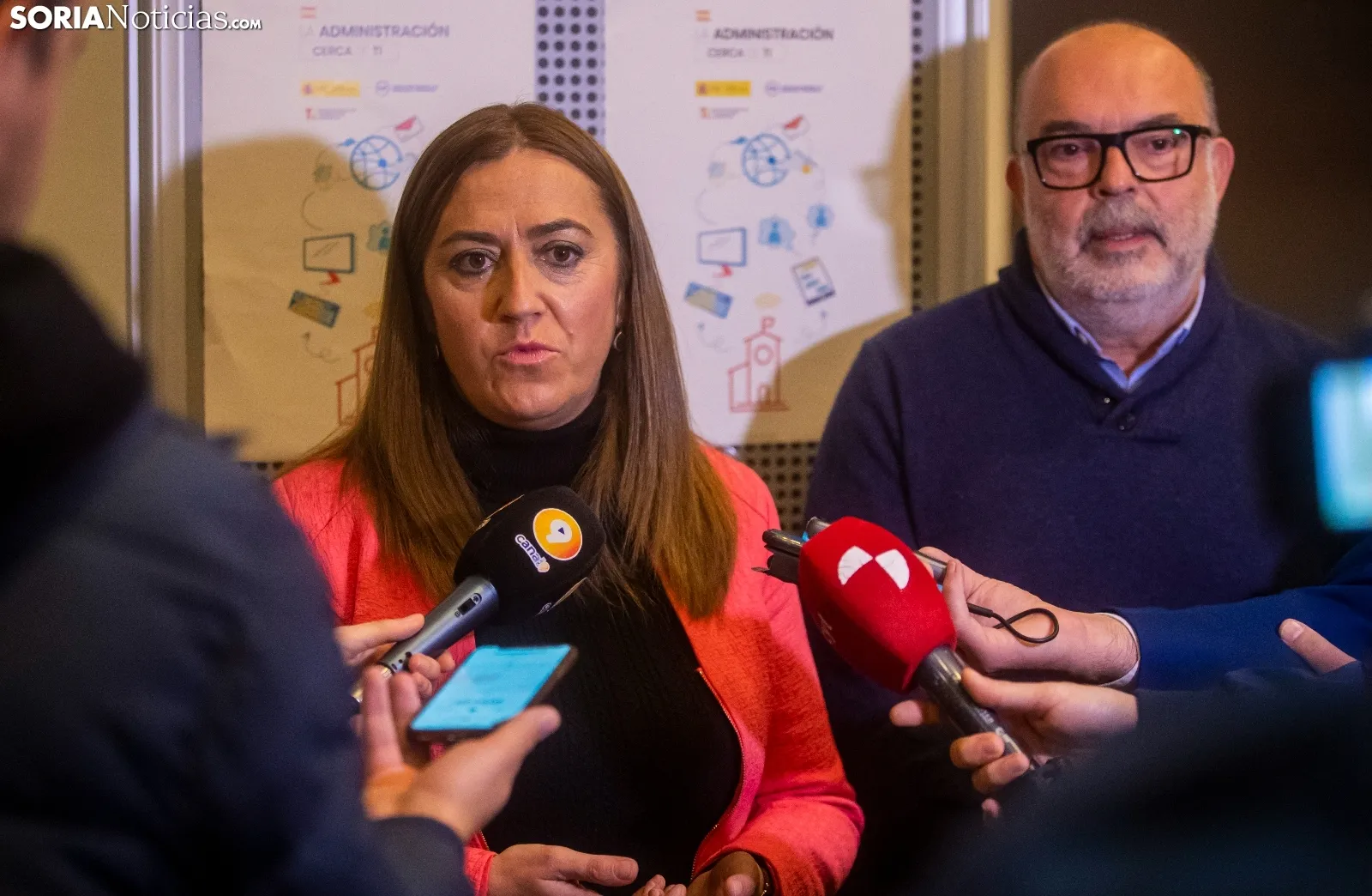 Virginia Barcones en la reunión con los alcaldes/ Julián García.