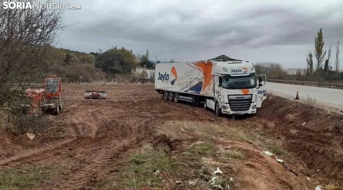 Imagen de las tareas de retirada del vehículo. /SN