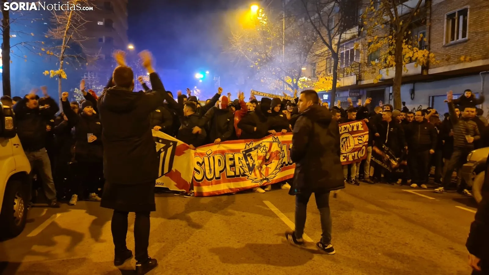 Aficionados del Atlético de Madrid y el operativo policial de la capital. /SN