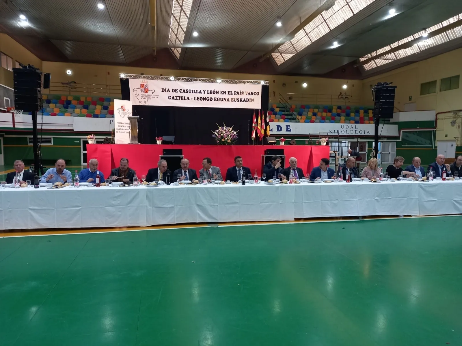 Foto 2 - La Junta reforzar&aacute; el apoyo de las casas regionales con m&aacute;s recursos