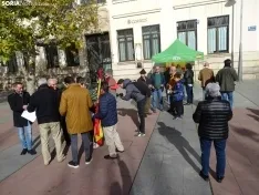 Una imagen del acto celebrado hoy en El Espolón convocado por Vox Soria. /SN