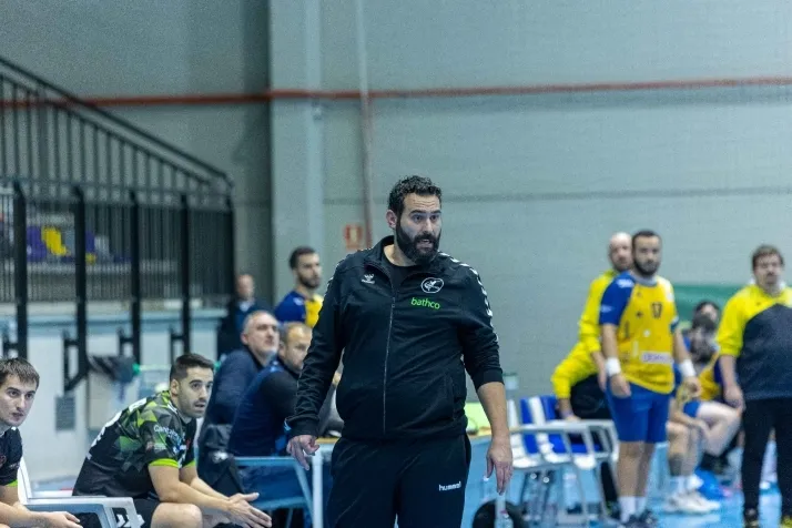 Galer&iacute;a de im&aacute;genes: v&eacute;rtigo en el BM Soria-BM Torrelavega