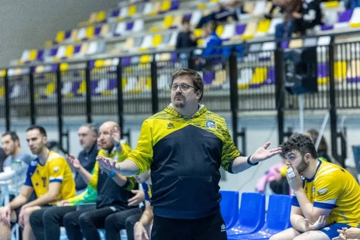 Galer&iacute;a de im&aacute;genes: v&eacute;rtigo en el BM Soria-BM Torrelavega