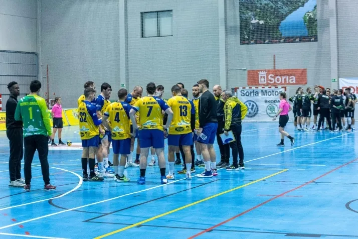 Galer&iacute;a de im&aacute;genes: v&eacute;rtigo en el BM Soria-BM Torrelavega