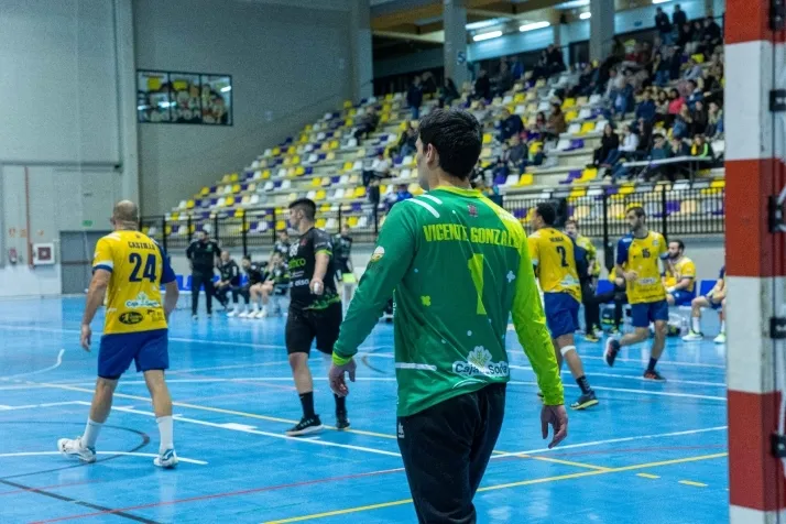 Galer&iacute;a de im&aacute;genes: v&eacute;rtigo en el BM Soria-BM Torrelavega