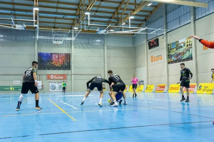 Galer&iacute;a de im&aacute;genes: v&eacute;rtigo en el BM Soria-BM Torrelavega
