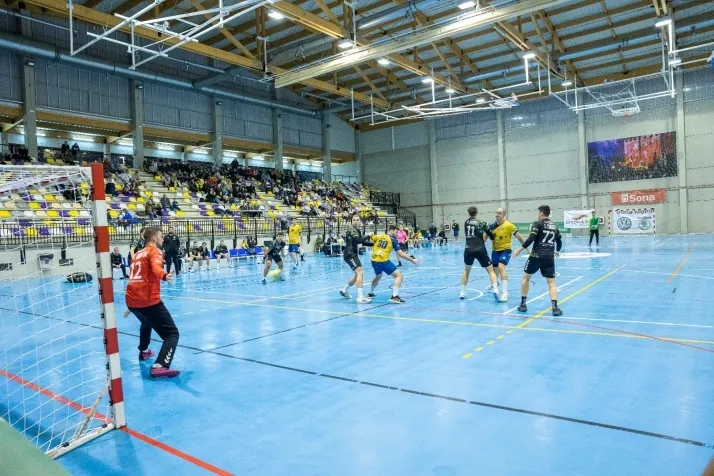 Galer&iacute;a de im&aacute;genes: v&eacute;rtigo en el BM Soria-BM Torrelavega