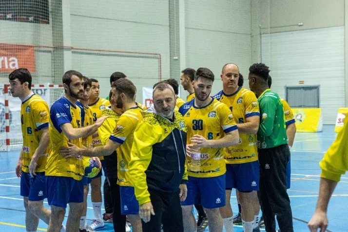 Galer&iacute;a de im&aacute;genes: v&eacute;rtigo en el BM Soria-BM Torrelavega