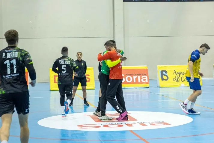Galer&iacute;a de im&aacute;genes: v&eacute;rtigo en el BM Soria-BM Torrelavega