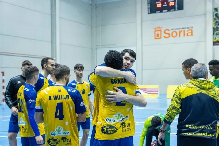Galer&iacute;a de im&aacute;genes: v&eacute;rtigo en el BM Soria-BM Torrelavega