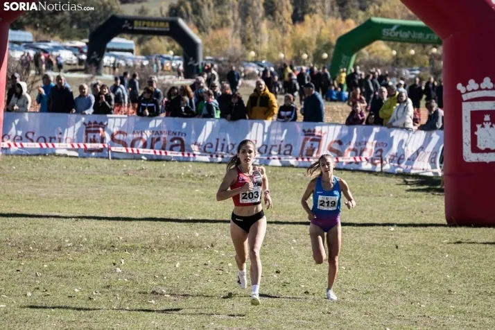 Fotos: Thierry Ndikumwenayo y Lucy Maiwa triunfan en el Cross de Soria
