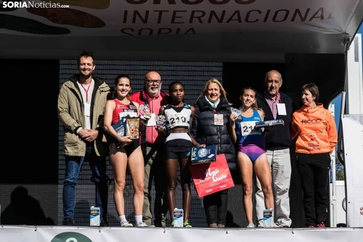 Fotos: Thierry Ndikumwenayo y Lucy Maiwa triunfan en el Cross de Soria