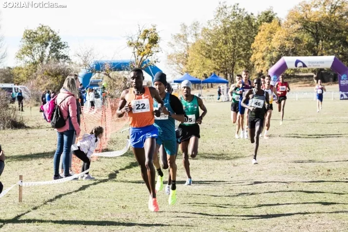 Fotos: Thierry Ndikumwenayo y Lucy Maiwa triunfan en el Cross de Soria