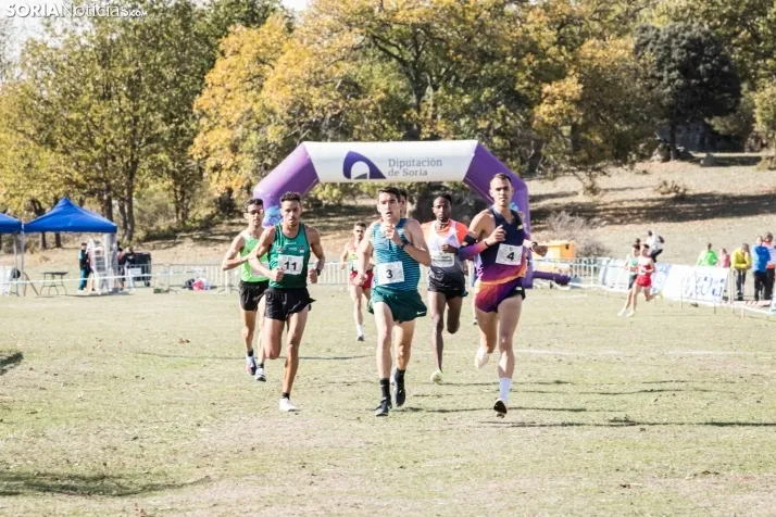 Fotos: Thierry Ndikumwenayo y Lucy Maiwa triunfan en el Cross de Soria