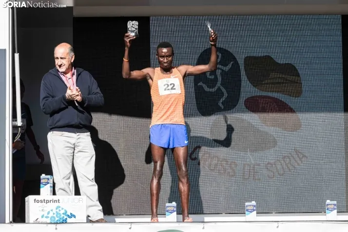Fotos: Thierry Ndikumwenayo y Lucy Maiwa triunfan en el Cross de Soria